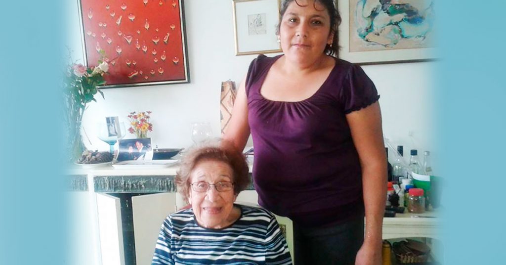 Queta junto a Edita su cuidadora - Entrevista a Enriqueta Rotalde Ramos